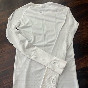 Lululemon swiftly tech long sleeve hip length